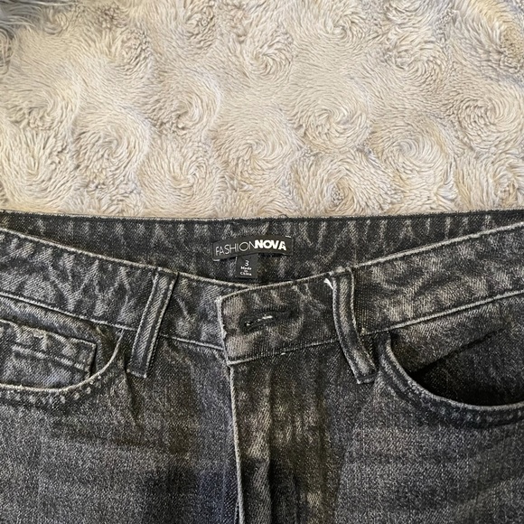 FN Black Acid-Wash Mom Jeans - Picture 4 of 5